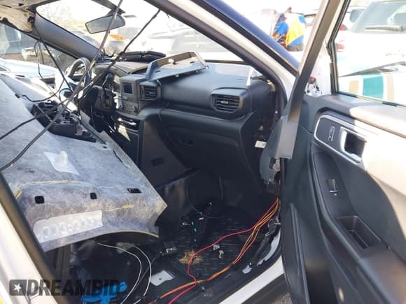 ✅ 2022 Ford Police Interceptor Utility • VIN: 1FM5K8AB2NGA02664 • Lot: 40499840. Wystawiony na IAAI z przebiegiem 7 067 mil. Bezpłatny archiwum sprzedaży aukcyjnych z USA i szczegółowy raport historii pojazdu na DreamBid. Zdjęcie 5.