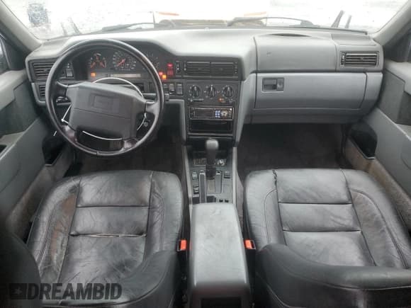 ✅ 1994 Volvo 850 • VIN: YV1LW5713R2054590 • Lot: 84701084. Wystawiony na Copart z przebiegiem 187 326 mil. Bezpłatny archiwum sprzedaży aukcyjnych z USA i szczegółowy raport historii pojazdu na DreamBid. Zdjęcie 8.