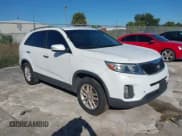 ✅ 2015 Kia Sorento LX • VIN: 5XYKT3A68FG556774 • Lot: 43584786. Wystawiony na IAAI z przebiegiem 156 685 mil. Bezpłatny archiwum sprzedaży aukcyjnych z USA i szczegółowy raport historii pojazdu na DreamBid. Zdjęcie 1.