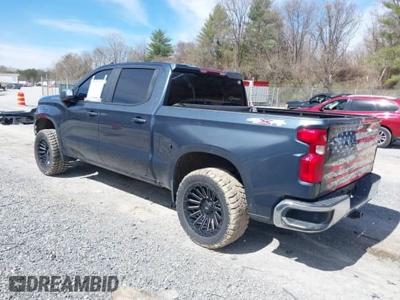 ✅ 2019 Chevrolet Silverado 1500 LT • VIN: 1GCPYDEKXKZ394243 • Lot: 41821628. Wystawiony na IAAI z przebiegiem Nie podano. Bezpłatny archiwum sprzedaży aukcyjnych z USA i szczegółowy raport historii pojazdu na DreamBid. Zdjęcie 3.