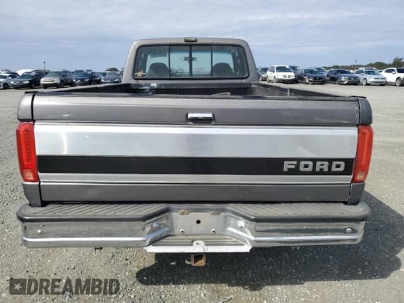 ✅ 1992 Ford F-150 • VIN: 1FTEX14H0NKB98968 • Lot: 81583105. Wystawiony na Copart z przebiegiem 140 446 mil. Bezpłatny archiwum sprzedaży aukcyjnych z USA i szczegółowy raport historii pojazdu na DreamBid. Zdjęcie 6.