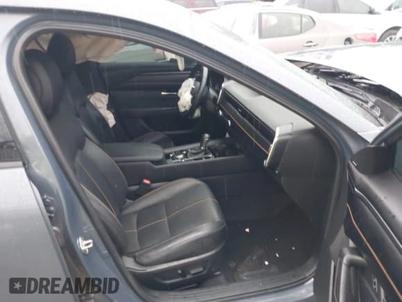 ✅ 2023 Mazda CX-50 S Premium Plus • VIN: 7MMVABEMXPN104518 • Lot: 42184893. Wystawiony na IAAI z przebiegiem 61 991 mil. Bezpłatny archiwum sprzedaży aukcyjnych z USA i szczegółowy raport historii pojazdu na DreamBid. Zdjęcie 5.