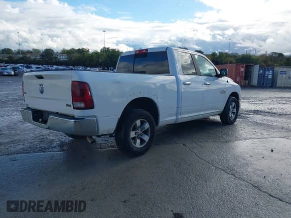 2017 Ram 1500 SLT z VIN 1C6RR6GG4HS676025, wystawiony jako IAAI lot #43585212 z przebiegiem 95 645 mil mil oraz . Historia ofert i sprzedaży dostępna na DreamBid. Obrazek 4.