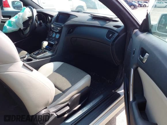 ✅ 2013 Hyundai Genesis Coupe 2.0T • VIN: KMHHT6KD2DU104870 • Lot: 42787559. Wystawiony na IAAI z przebiegiem 137 391 mil. Bezpłatny archiwum sprzedaży aukcyjnych z USA i szczegółowy raport historii pojazdu na DreamBid. Zdjęcie 5.