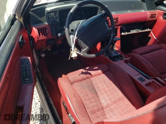 ✅ 1991 Ford Mustang • VIN: 1FACP44M4MF153969 • Lot: 57260195. Wystawiony na Copart z przebiegiem 115 147 mil. Bezpłatny archiwum sprzedaży aukcyjnych z USA i szczegółowy raport historii pojazdu na DreamBid. Zdjęcie 8.