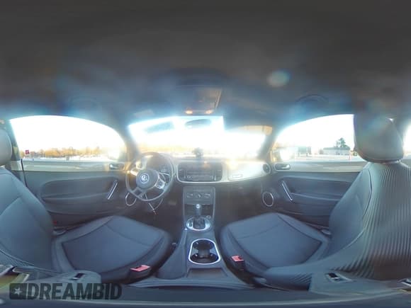 ✅ 2014 Volkswagen Beetle 1.8T • VIN: 3VWJ17AT0EM634798 • Lot: 92348755. Wystawiony na Copart z przebiegiem 95 806 mil. Bezpłatny archiwum sprzedaży aukcyjnych z USA i szczegółowy raport historii pojazdu na DreamBid. Zdjęcie 14.