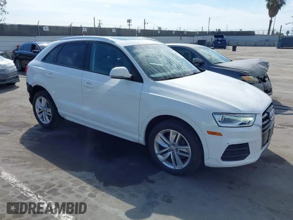 ✅ 2017 Audi Q3 Premium • VIN: WA1BCCFS2HR015921 • Lot: 43250711. Wystawiony na IAAI z przebiegiem 102 911 mil. Bezpłatny archiwum sprzedaży aukcyjnych z USA i szczegółowy raport historii pojazdu na DreamBid. Zdjęcie 1.