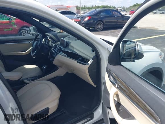 ✅ 2018 BMW X1 sDrive28i • VIN: WBXHU7C36J5H44587 • Lot: 43062865. Wystawiony na IAAI z przebiegiem 157 748 mil. Bezpłatny archiwum sprzedaży aukcyjnych z USA i szczegółowy raport historii pojazdu na DreamBid. Zdjęcie 5.