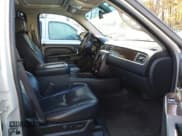 ✅ 2011 GMC Yukon XL Denali • VIN: 1GKS2MEF8BR271284 • Lot: 43660324. Wystawiony na IAAI z przebiegiem 230 738 mil. Bezpłatny archiwum sprzedaży aukcyjnych z USA i szczegółowy raport historii pojazdu na DreamBid. Zdjęcie 5.