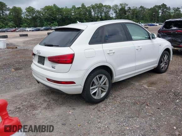 ✅ 2018 Audi Q3 Premium • VIN: WA1ECCFS4JR031556 • Lot: 42724517. Listed on IAAI with 51,951 mi. Free auction sales archive from the USA and detailed vehicle history report at DreamBid. Image 4.