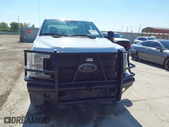 ✅ 2019 Ford F-250 XL • VIN: 1FT7W2B63KEC61395 • Lot: 43422109. Wystawiony na IAAI z przebiegiem 148 835 mil. Bezpłatny archiwum sprzedaży aukcyjnych z USA i szczegółowy raport historii pojazdu na DreamBid. Zdjęcie 13.