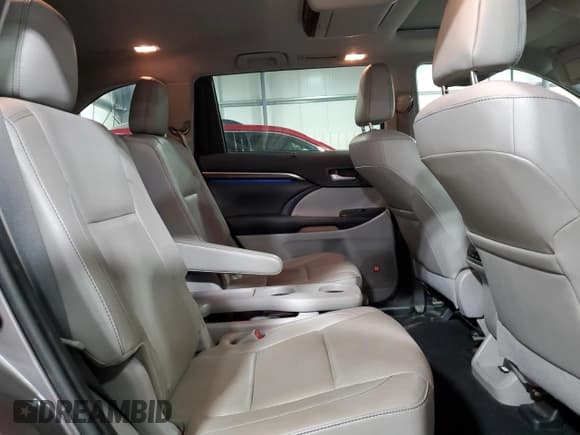 ✅ 2016 Toyota Highlander Limited • VIN: 5TDDKRFH5GS317244 • Лот: 90670335. Опубликован ранее на Copart с пробегом 156 743 миль. Бесплатный доступ к архиву аукционных продаж из США и подробный отчёт об истории автомобиля на DreamBid. Изображение 11.