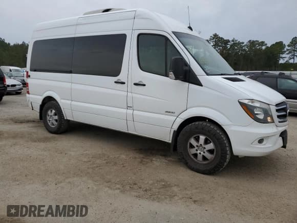 ✅ 2015 Mercedes-Benz Sprinter Passenger • VIN: WDZPE7DC2F5998483 • Лот: 76276203. Опубликован ранее на Copart с пробегом 206 959 миль. Бесплатный доступ к архиву аукционных продаж из США и подробный отчёт об истории автомобиля на DreamBid. Изображение 4.