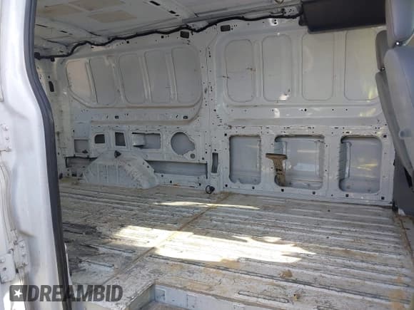 ✅ 2018 Ford Transit • VIN: 1FTYR2ZMXJKA21812 • Lot: 43054561. Wystawiony na IAAI z przebiegiem 219 255 mil. Bezpłatny archiwum sprzedaży aukcyjnych z USA i szczegółowy raport historii pojazdu na DreamBid. Zdjęcie 8.