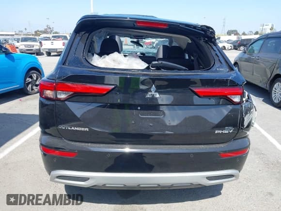 ✅ 2025 Mitsubishi Outlander SEL • VIN: JA4T5WA98SZ010539 • Lot: 42500303. Listed on IAAI with 2,224 mi. Free auction sales archive from the USA and detailed vehicle history report at DreamBid. Image 17.
