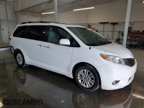 ✅ 2013 Toyota Sienna XLE • VIN: 5TDYK3DC1DS382464 • Lot: 91260375. Listed on Copart with 218,926 mi. Free auction sales archive from the USA and detailed vehicle history report at DreamBid. Image 4.