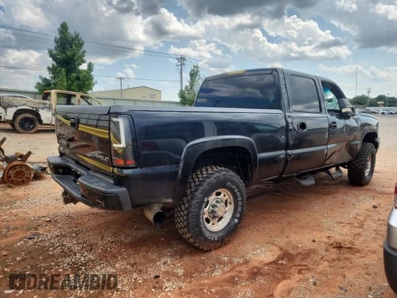 ✅ 2003 Chevrolet Silverado 2500HD LS • VIN: 1GCHK23183F237480 • Lot: 63881625. Listed on Copart with 246,607 mi. Free auction sales archive from the USA and detailed vehicle history report at DreamBid. Image 3.