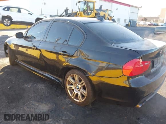 ✅ 2011 BMW 3 Series 328i • VIN: WBAPH5G51BNM73141 • Lot: 43497823. Wystawiony na IAAI z przebiegiem 158 496 mil. Bezpłatny archiwum sprzedaży aukcyjnych z USA i szczegółowy raport historii pojazdu na DreamBid. Zdjęcie 3.