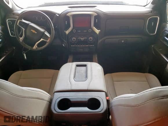 2021 Chevrolet Silverado 3500HD LT z VIN 1GC4YTEY5MF264828, wystawiony jako Copart lot #64197065 z przebiegiem Nie podano mil oraz Szkoda całkowita • Salvage title. Historia ofert i sprzedaży dostępna na DreamBid. Obrazek 8.