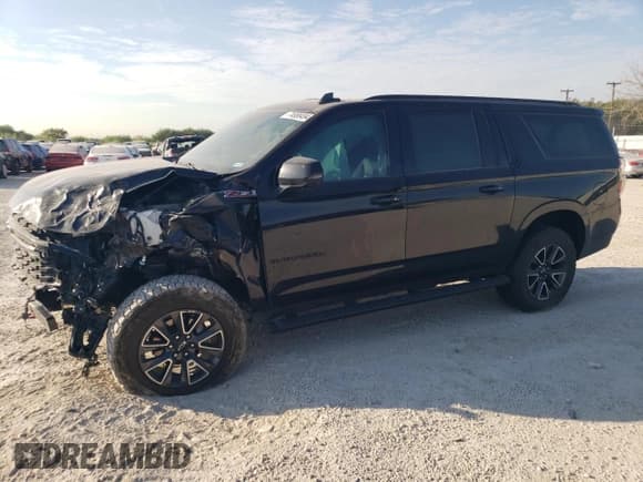 ✅ 2022 Chevrolet Suburban Z71 • VIN: 1GNSKDKD3NR216414 • Lot: 74988494. Wystawiony na Copart z przebiegiem 38 223 mil. Bezpłatny archiwum sprzedaży aukcyjnych z USA i szczegółowy raport historii pojazdu na DreamBid. Zdjęcie 1.