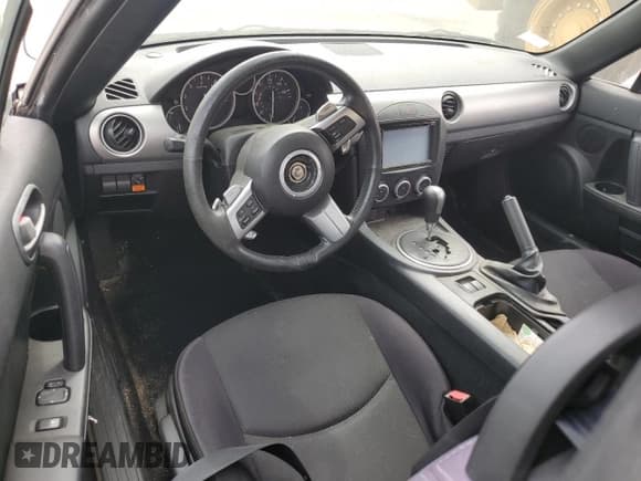 ✅ 2010 Mazda MX-5 Miata Touring • VIN: JM1NC2EF5A0208253 • Lot: 70661954. Wystawiony na Copart z przebiegiem 93 901 mil. Bezpłatny archiwum sprzedaży aukcyjnych z USA i szczegółowy raport historii pojazdu na DreamBid. Zdjęcie 8.