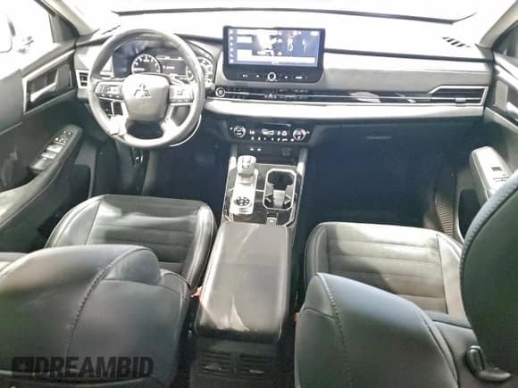 ✅ 2025 Mitsubishi Outlander SE • VIN: JA4J4VA83SZ037238 • Lot: 94246615. Wystawiony na Copart z przebiegiem 5 996 mil. Bezpłatny archiwum sprzedaży aukcyjnych z USA i szczegółowy raport historii pojazdu na DreamBid. Zdjęcie 8.