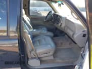 ✅ 1999 Chevrolet Suburban • VIN: 1GNFK16R7XJ373774 • Лот: 43547982. Опубликован ранее на IAAI с пробегом Не указан. Бесплатный доступ к архиву аукционных продаж из США и подробный отчёт об истории автомобиля на DreamBid. Изображение 5.