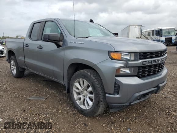 ✅ 2020 Chevrolet Silverado 1500 Custom • VIN: 1GCRWBEF3LZ191136 • Lot: 81049624. Wystawiony na Copart z przebiegiem 77 711 mil. Bezpłatny archiwum sprzedaży aukcyjnych z USA i szczegółowy raport historii pojazdu na DreamBid. Zdjęcie 4.