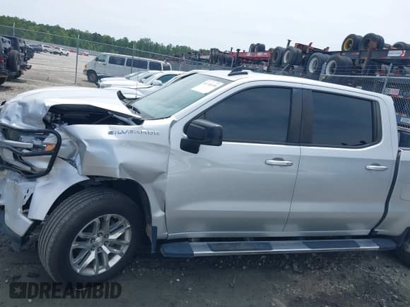 ✅ 2020 Chevrolet Silverado 1500 RST • VIN: 1GCUYEED5LZ107631 • Lot: 42546146. Wystawiony na IAAI z przebiegiem 106 756 mil. Bezpłatny archiwum sprzedaży aukcyjnych z USA i szczegółowy raport historii pojazdu na DreamBid. Zdjęcie 14.