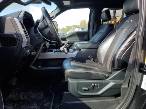 ✅ 2019 Ford F-450 XL • VIN: 1FT8W4DT4KEG63526 • Lot: 90682315. Listed on Copart with 68,289 mi. Free auction sales archive from the USA and detailed vehicle history report at DreamBid. Image 7.