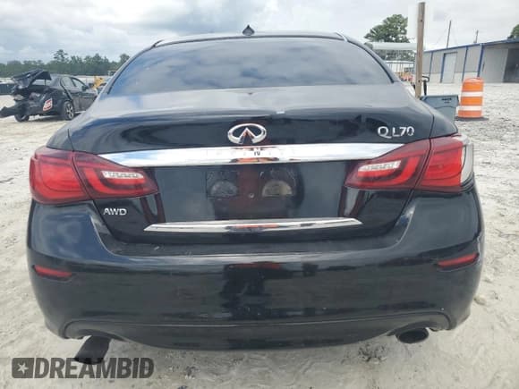 ✅ 2018 Infiniti Q70 Luxe • VIN: JN1BY1PR4JM370134 • Lot: 67855355. Listed on Copart with Not provided. Free auction sales archive from the USA and detailed vehicle history report at DreamBid. Image 6.