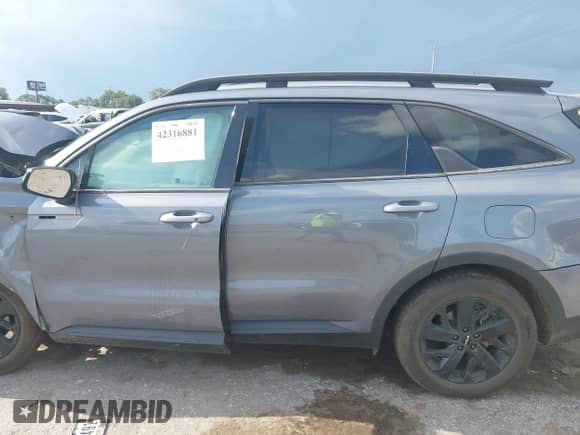2022 Kia Sorento X-Line S z VIN 5XYRLDLC1NG105322, wystawiony jako IAAI lot #42316881 z przebiegiem Nie podano mil oraz . Historia ofert i sprzedaży dostępna na DreamBid. Obrazek 13.