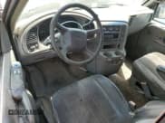 ✅ 2001 GMC Safari • VIN: 1GKDM19W81B517169 • Lot: 56639605. Wystawiony na Copart z przebiegiem 240 227 mil. Bezpłatny archiwum sprzedaży aukcyjnych z USA i szczegółowy raport historii pojazdu na DreamBid. Zdjęcie 8.