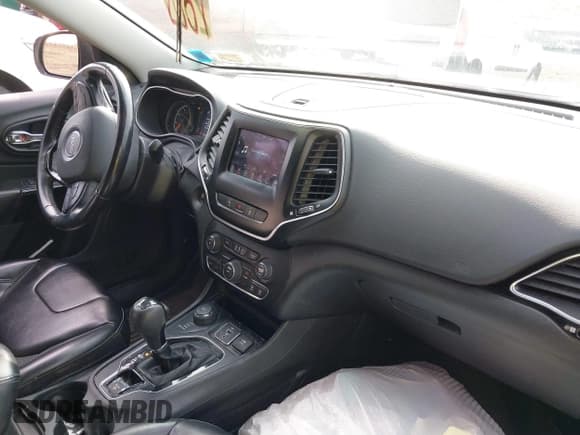 ✅ 2021 Jeep Cherokee Latitude Plus • VIN: 1C4PJMLBXMD185415 • Lot: 41773843. Wystawiony na IAAI z przebiegiem 62 770 mil. Bezpłatny archiwum sprzedaży aukcyjnych z USA i szczegółowy raport historii pojazdu na DreamBid. Zdjęcie 5.
