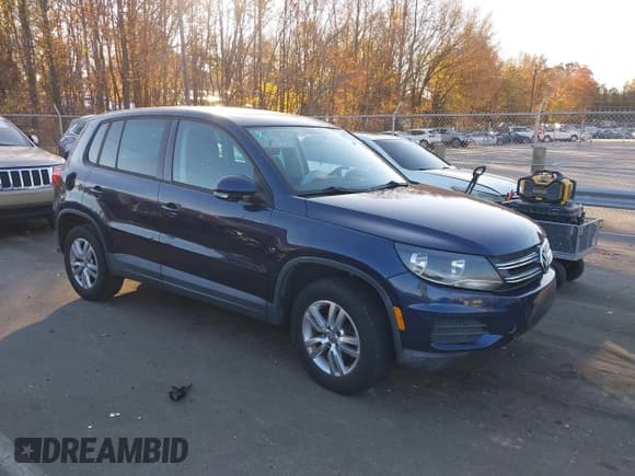 ✅ 2012 Volkswagen Tiguan S • VIN: WVGAV7AX3CW525626 • Лот: 43679915. Опубликован ранее на IAAI с пробегом 119 434 миль. Бесплатный доступ к архиву аукционных продаж из США и подробный отчёт об истории автомобиля на DreamBid. Изображение 1.