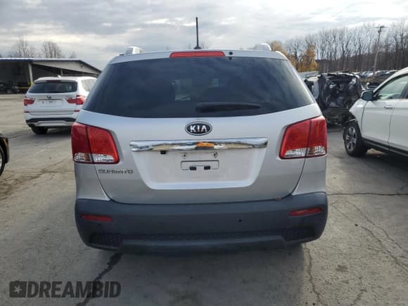 ✅ 2012 Kia Sorento LX • VIN: 5XYKT3A69CG213144 • Lot: 92257605. Listed on Copart with 64,996 mi. Free auction sales archive from the USA and detailed vehicle history report at DreamBid. Image 6.