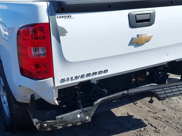 ✅ 2009 Chevrolet Silverado 1500 • VIN: 2GCEC23J391139098 • Lot: 41440718. Wystawiony na IAAI z przebiegiem 143 000 mil. Bezpłatny archiwum sprzedaży aukcyjnych z USA i szczegółowy raport historii pojazdu na DreamBid. Zdjęcie 5.