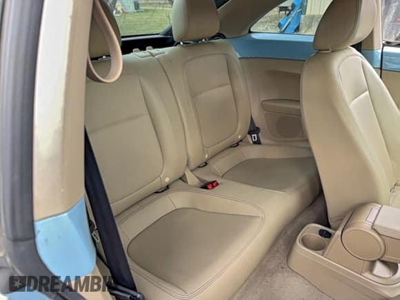 ✅ 2014 Volkswagen Beetle 1.8T • VIN: 3VWJ17AT6EM633705 • Lot: 96934845. Wystawiony na Copart z przebiegiem 173 722 mil. Bezpłatny archiwum sprzedaży aukcyjnych z USA i szczegółowy raport historii pojazdu na DreamBid. Zdjęcie 6.