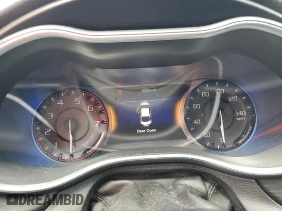 ✅ 2015 Chrysler 200 Limited • VIN: 1C3CCCAB7FN611102 • Lot: 59796865. Listed on Copart with 92,348 mi. Free auction sales archive from the USA and detailed vehicle history report at DreamBid. Image 9.