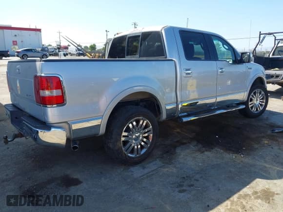 ✅ 2007 Lincoln Mark LT • VIN: 5LTPW16537FJ00894 • Лот: 42620831. Опубликован ранее на IAAI с пробегом 147 901 миль. Бесплатный доступ к архиву аукционных продаж из США и подробный отчёт об истории автомобиля на DreamBid. Изображение 4.