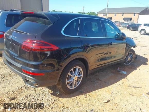 ✅ 2016 Porsche Cayenne • VIN: WP1AA2A26GKA11806 • Лот: 42534486. Опубликован ранее на IAAI с пробегом 70 425 миль. Бесплатный доступ к архиву аукционных продаж из США и подробный отчёт об истории автомобиля на DreamBid. Изображение 4.