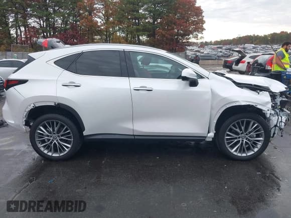 ✅ 2024 Lexus NX 350 Luxury • VIN: 2T2HGCEZ7RC036029 • Lot: 43621959. Wystawiony na IAAI z przebiegiem 8 365 mil. Bezpłatny archiwum sprzedaży aukcyjnych z USA i szczegółowy raport historii pojazdu na DreamBid. Zdjęcie 14.
