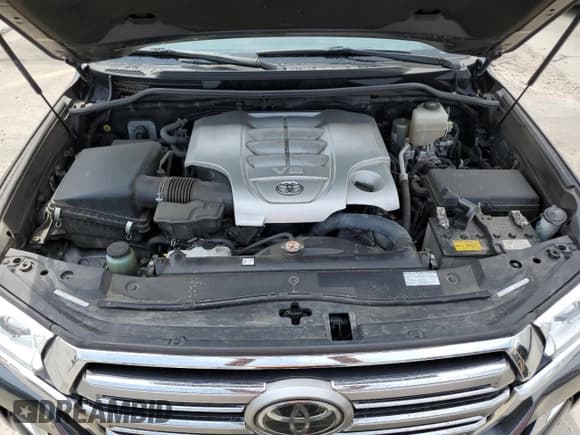 ✅ 2019 Toyota Land Cruiser • VIN: JTMCY7AJ3K4083070 • Lot: 69045765. Listed on Copart with 55,064 mi. Free auction sales archive from the USA and detailed vehicle history report at DreamBid. Image 12.