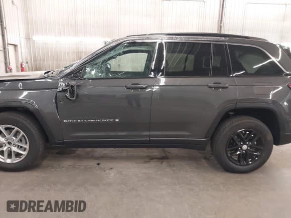 ✅ 2025 Jeep Grand Cherokee Altitude X • VIN: 1C4RJHAG5SC278876 • Лот: 42261321. Опубликован ранее на IAAI с пробегом 819 миль. Бесплатный доступ к архиву аукционных продаж из США и подробный отчёт об истории автомобиля на DreamBid. Изображение 15.