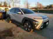 2025 Hyundai Kona SEL with VIN KM8HBCAB0SU199881, listed as a Copart auction lot 81224044 with 2,629 mi miles and Salvage title. Bid and sale history available at DreamBid. Image 4.