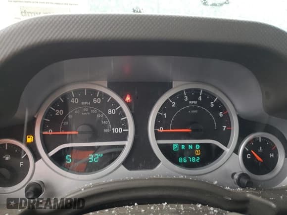 ✅ 2010 Jeep Wrangler Sahara • VIN: 1J4GA5D14AL195879 • Lot: 85555614. Listed on Copart with 86,782 mi. Free auction sales archive from the USA and detailed vehicle history report at DreamBid. Image 9.