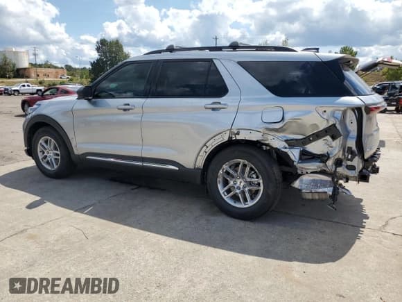 ✅ 2025 Ford Explorer Active • VIN: 1FMUK7DH0SGA37317 • Lot: 70623985. Listed on Copart with 2,662 mi. Free auction sales archive from the USA and detailed vehicle history report at DreamBid. Image 2.