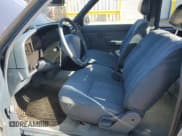 ✅ 1994 Toyota Pickup • VIN: JT4VN93D6R5041047 • Lot: 81757575. Wystawiony na Copart z przebiegiem 81 153 mil. Bezpłatny archiwum sprzedaży aukcyjnych z USA i szczegółowy raport historii pojazdu na DreamBid. Zdjęcie 7.