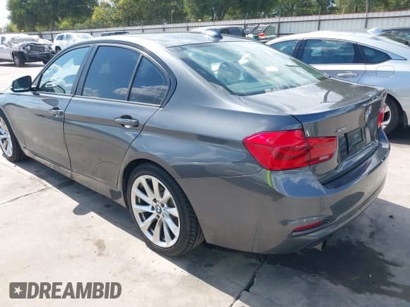 ✅ 2018 BMW 3 Series 320i xDrive • VIN: WBA8A3C59JA495073 • Lot: 43119858. Listed on IAAI with 89,747 mi. Free auction sales archive from the USA and detailed vehicle history report at DreamBid. Image 3.