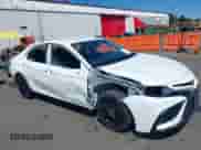 2022 Toyota Camry SE z VIN 4T1G11AK5NU075077, wystawiony jako IAAI lot #42359500 z przebiegiem 35 938 mil mil oraz . Historia ofert i sprzedaży dostępna na DreamBid. Obrazek 18.